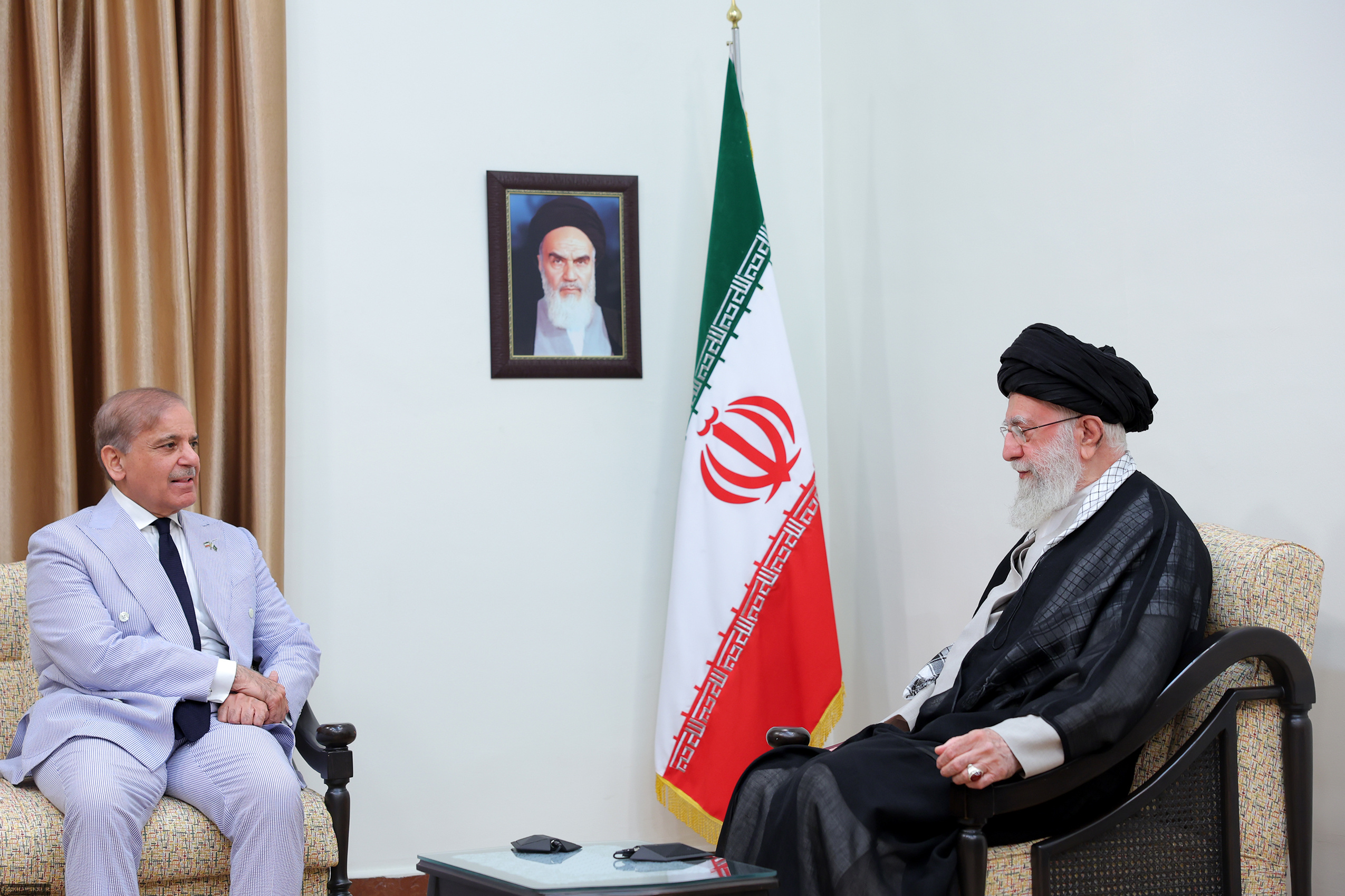 اتحاد کشورهای اسلامی تنها عامل تأمین امنیت امت اسلامی